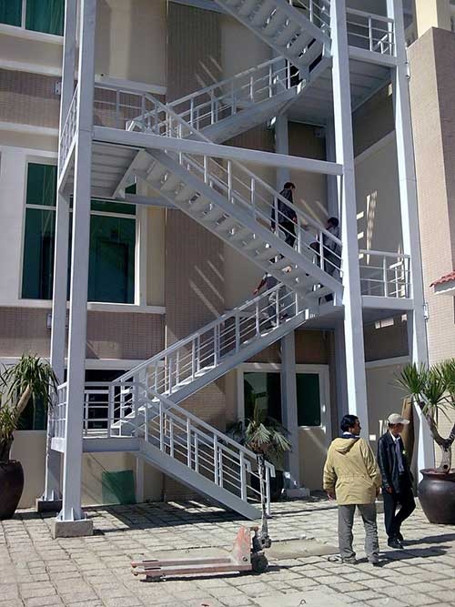 Dự án gia công cầu thang thép, cầu thang thoát hiểm