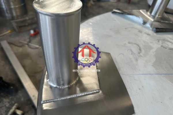 gia-cong-bon-inox-12.jpg
