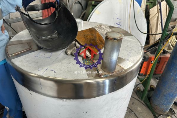 gia-cong-bon-inox-9.jpg