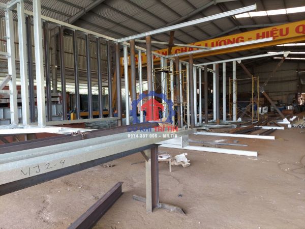 Sàn thép, sàn mắt cáo trong nhà xưởng công nghiệp