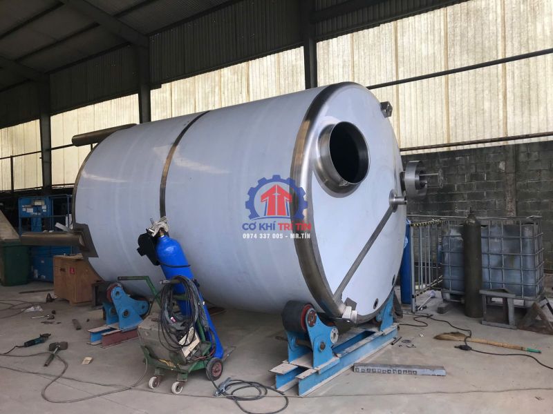 Chi phí gia công bồn inox công nghiệp phụ thuộc yếu tố nào?