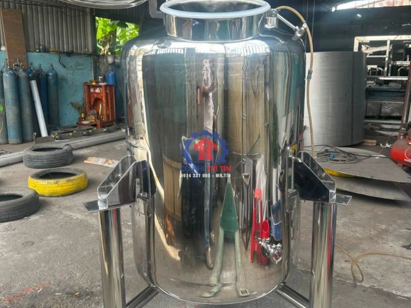 Đánh bóng bề mặt thiết bị inox công nghiệp