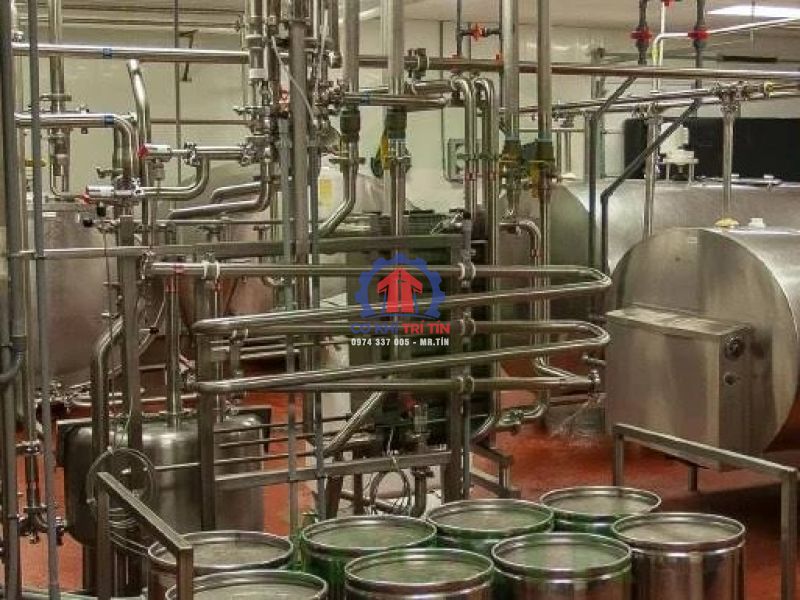 Hệ thống đường ống inox công nghiệp tại nhà máy