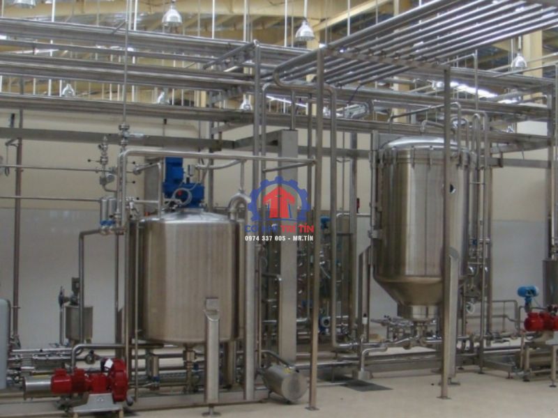 Thi công lắp đặt đường ống inox công nghiệp tại nhà máy