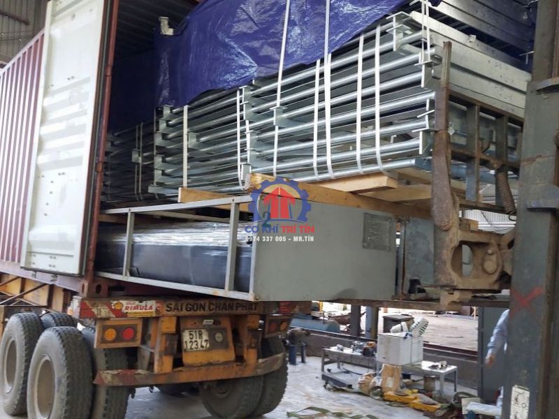 Cầu thang thép và cầu thang thoát hiểm hoàn thiện tại Cơ Khí Trí Tín